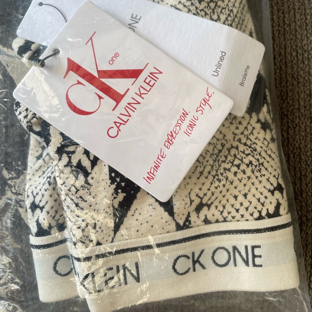 Calvin Klein Oatmeal Snake CK logo Bralette - Picture 5 of 6